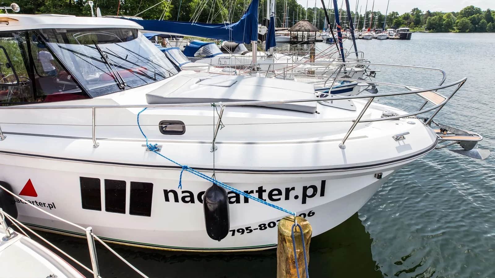 Ile kosztuje port na Mazurach? Cenniki 2026 w jednej tabeli