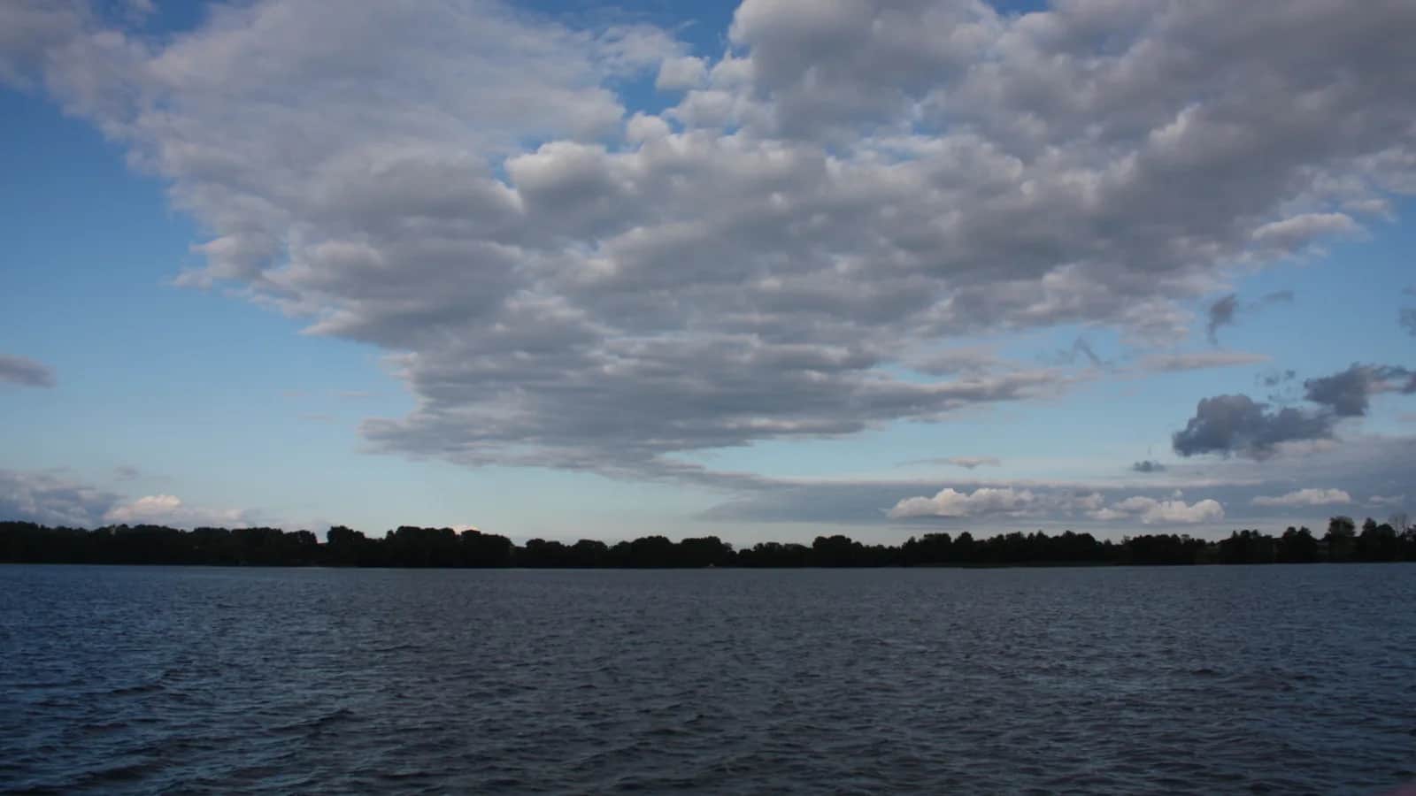 Skala Beauforta na jeziorze — ile to naprawdę wiatru