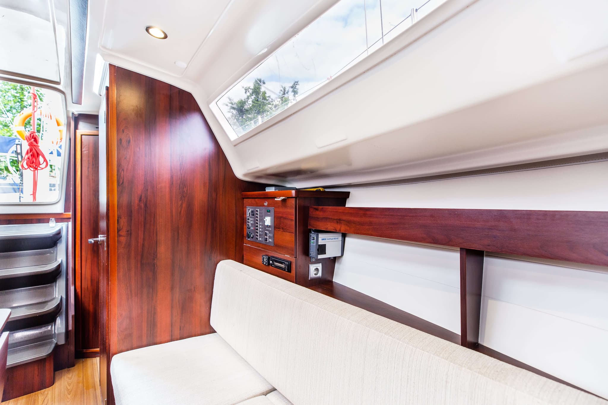 Delphia 33 MC  mesa