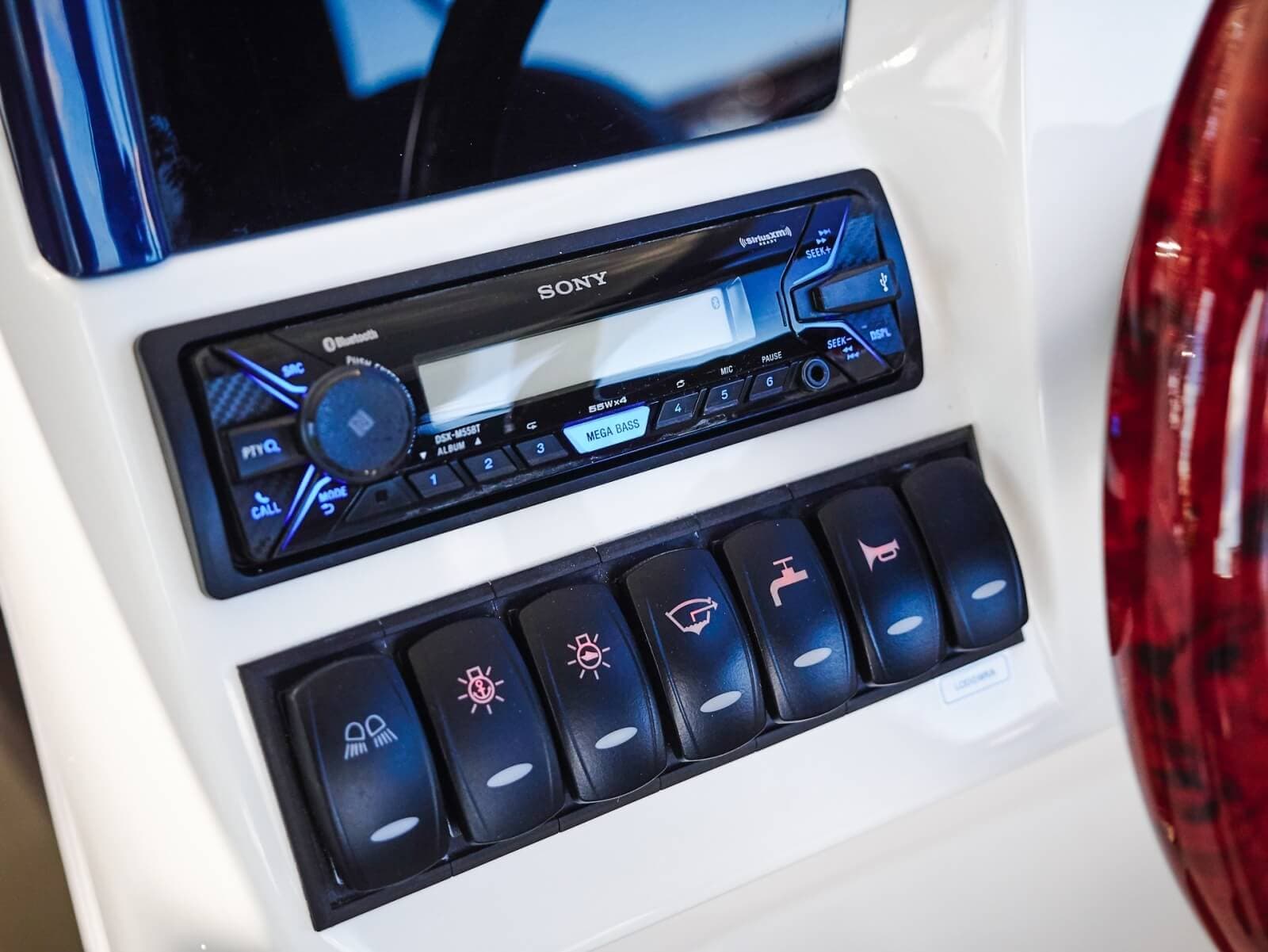 Escapade 600 Camper Momita 2 radio