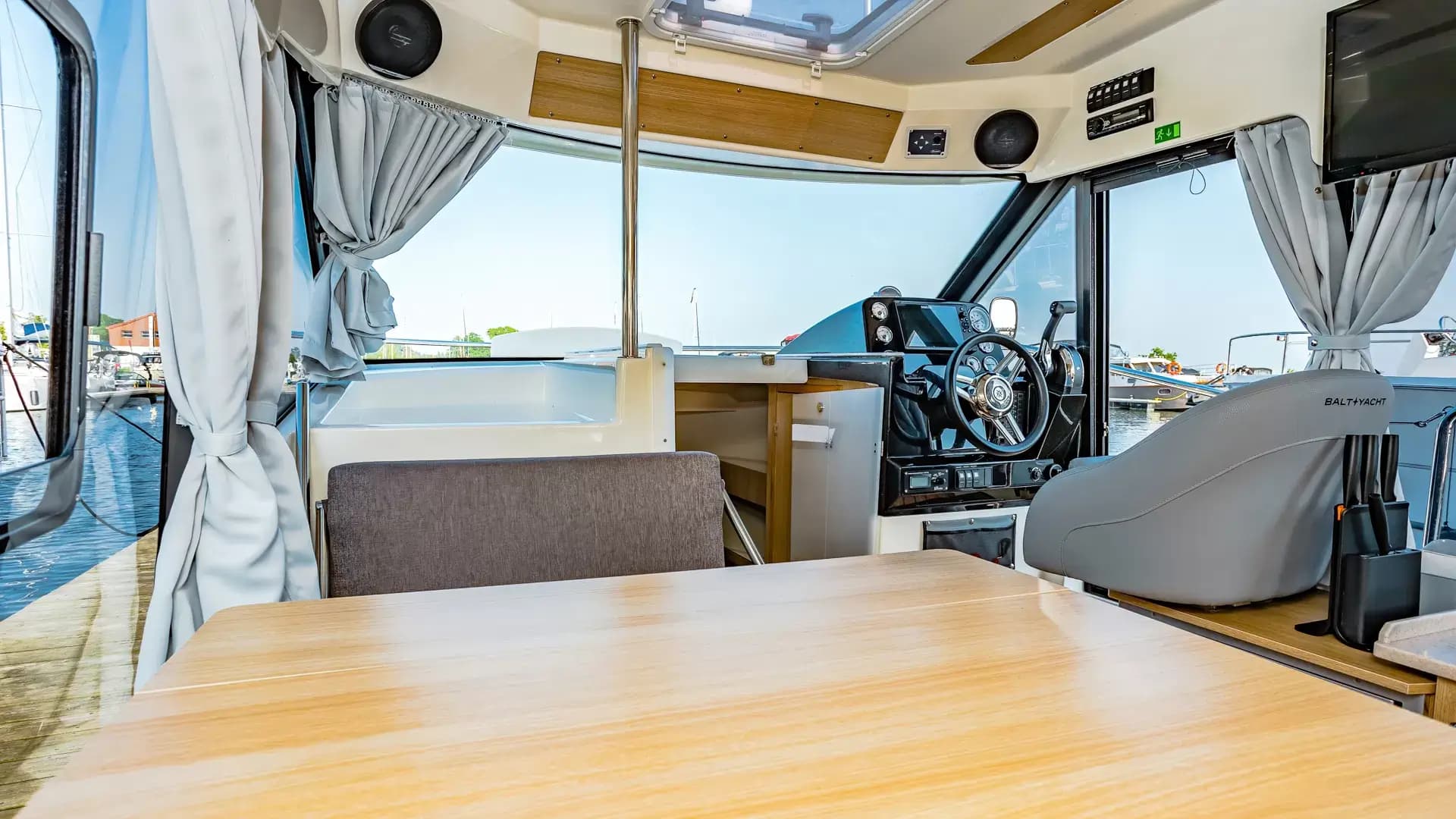 Suncamper 35 Flybridge — zdjęcie 11