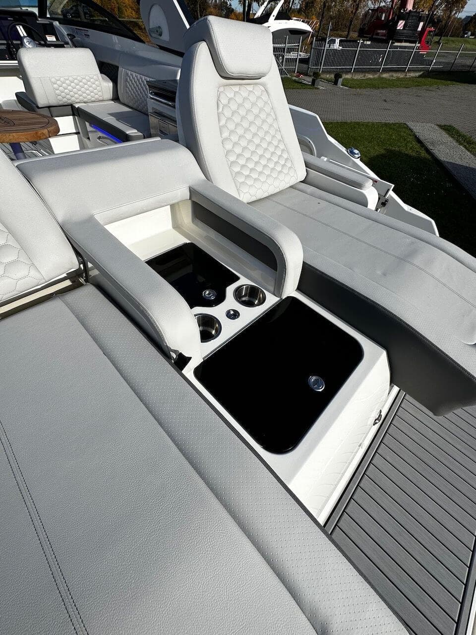 Sea Ray 290 SDX — zdjęcie 19
