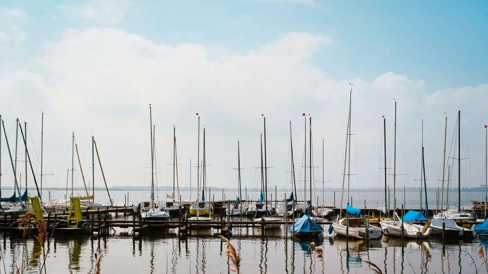 Najlepsze porty i mariny na Mazurach — gdzie cumować?