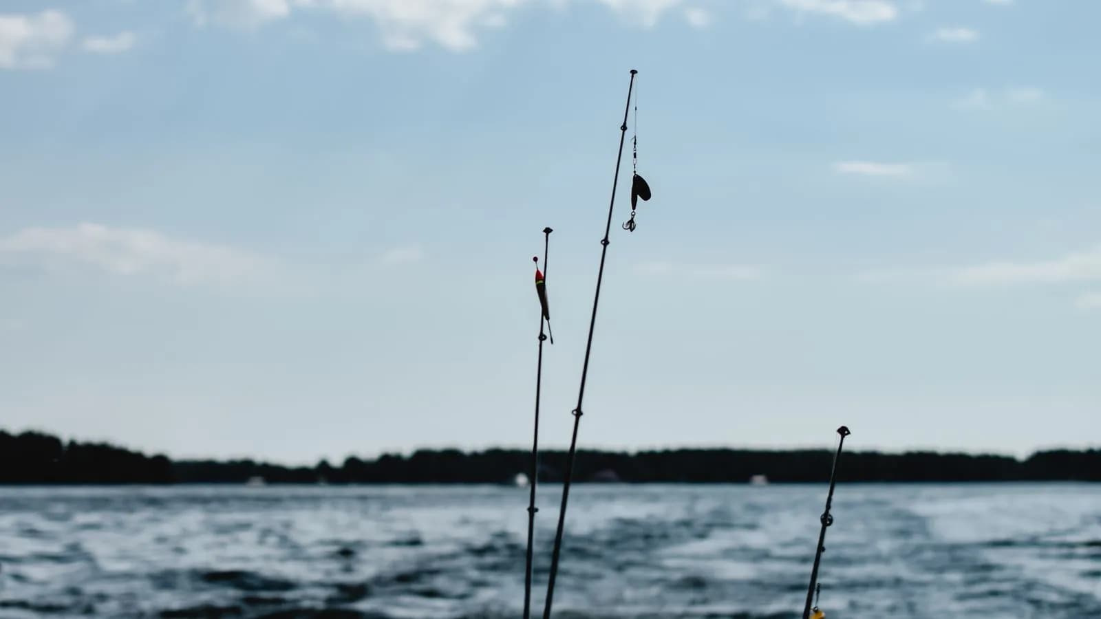 Wędkowanie na Mazurach — kompletny poradnik