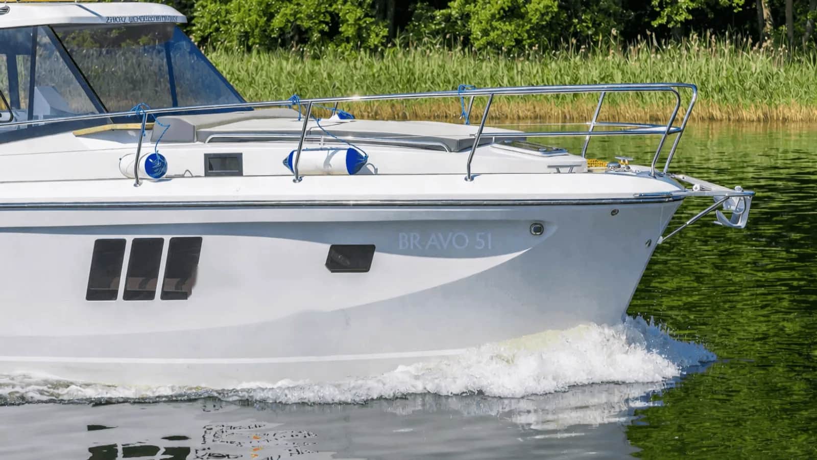 Houseboat bez patentu na Mazurach — przepisy i praktyka