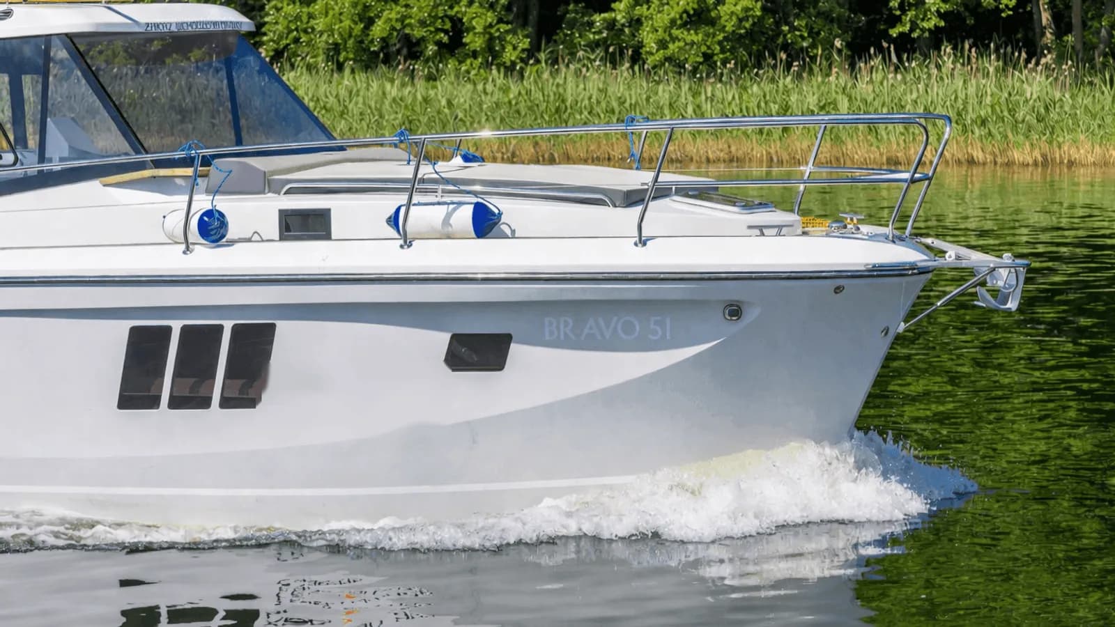 Houseboat bez patentu na Mazurach — przepisy i praktyka
