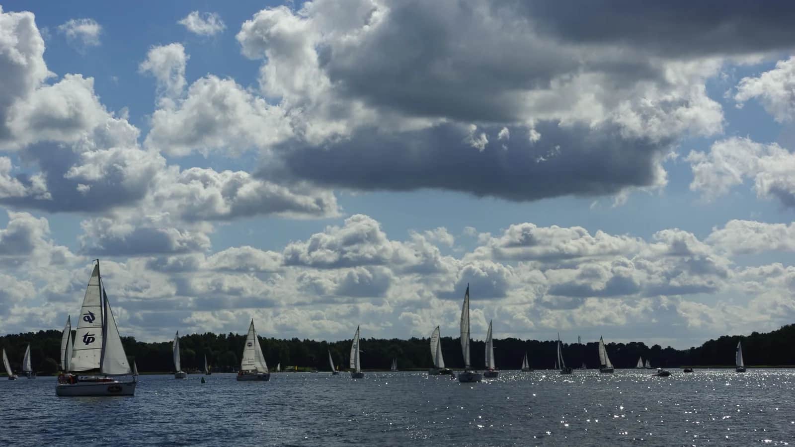 Jezioro Kisajno — przewodnik żeglarski (wyspy, porty, trasy)