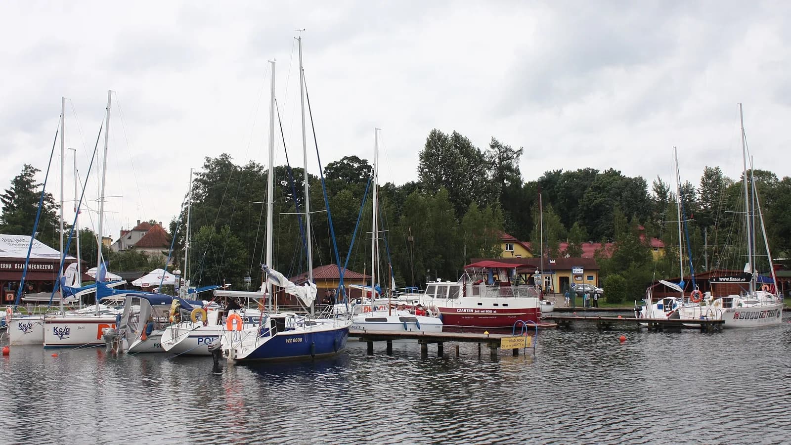 Manewry portowe na silniku: wychodzenie i dobijanie bez stresu
