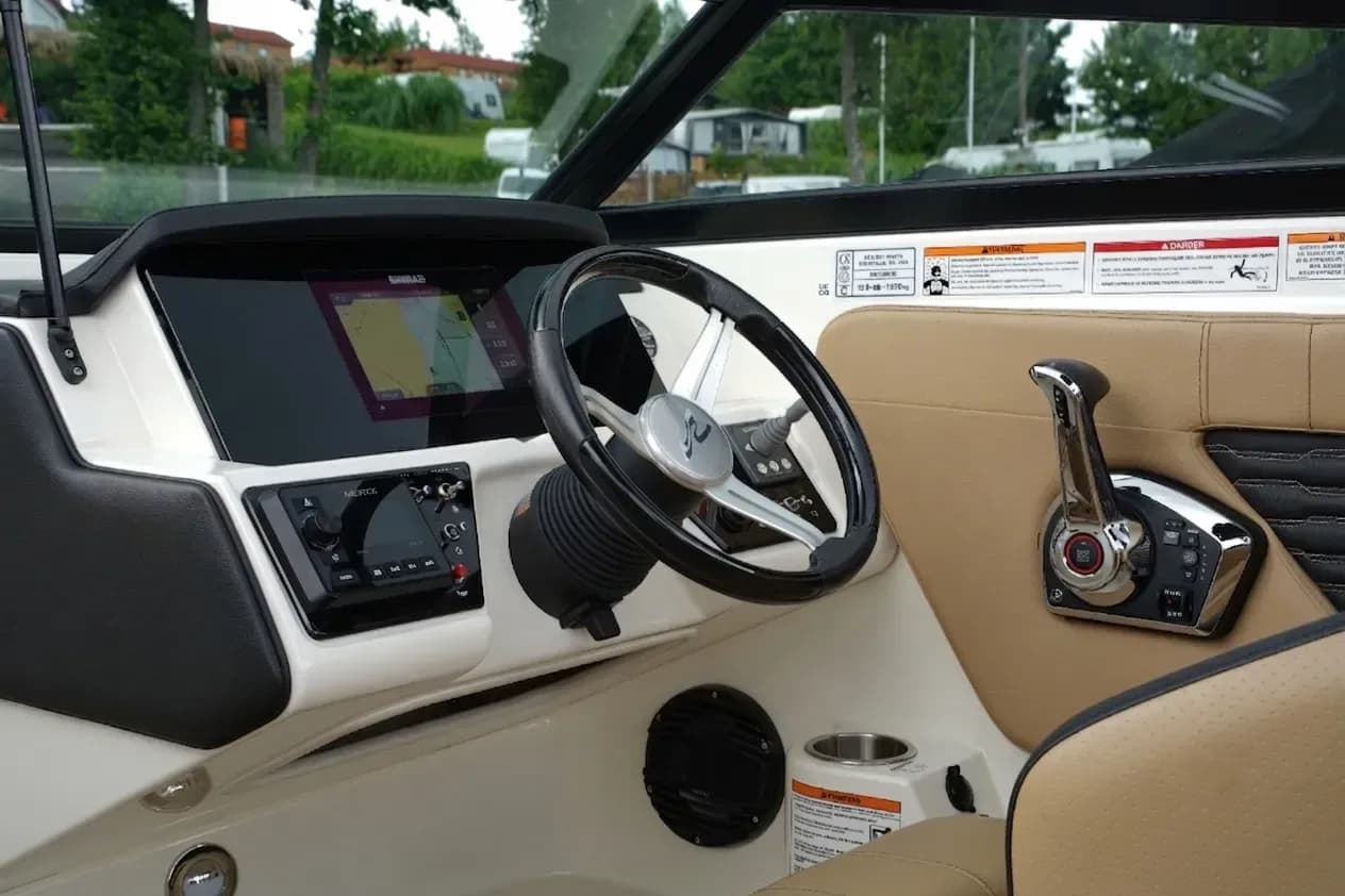 Sea Ray 230 — zdjęcie 5