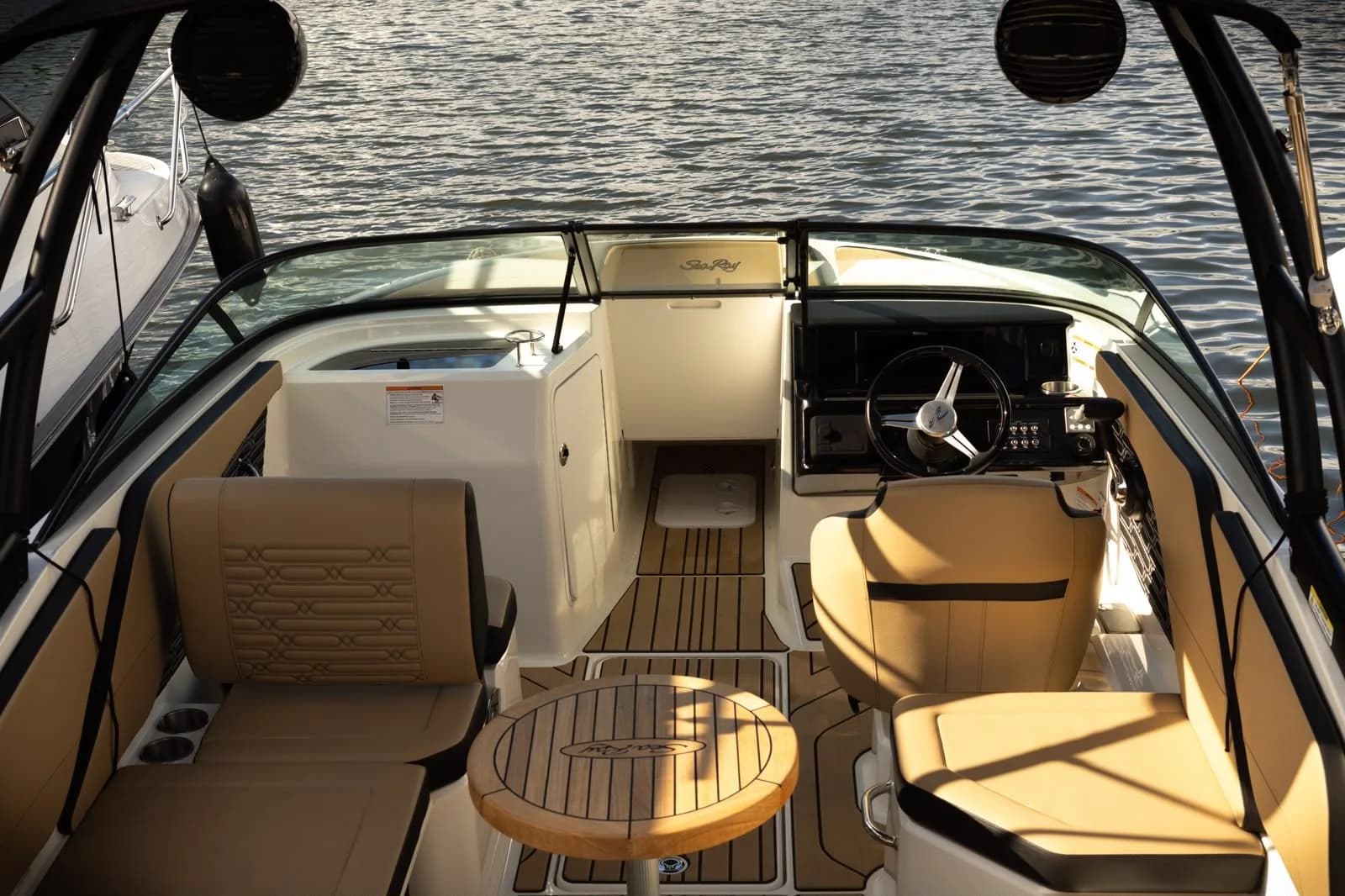 Sea Ray 210 — zdjęcie 3